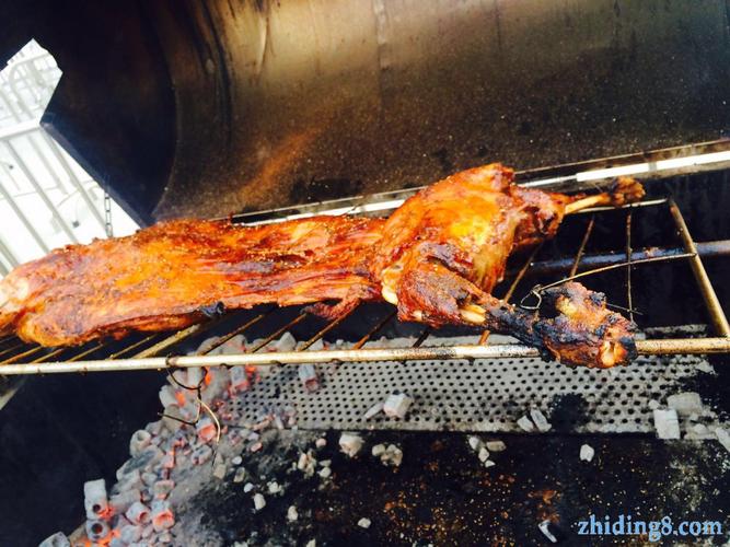 深圳楼盘暖场美食上门烤鸵鸟烤鳄鱼烤全羊美食汇集