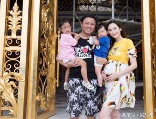 吴佩慈为富商生3个又如何纪晓波这几个小动作透露了不爱她