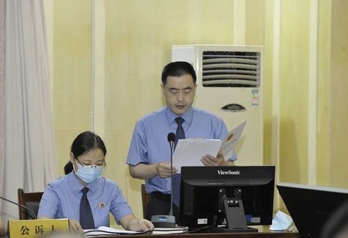 德阳市检察院出庭公诉李贵,谭侠等24人涉黑社会性质组织犯罪案