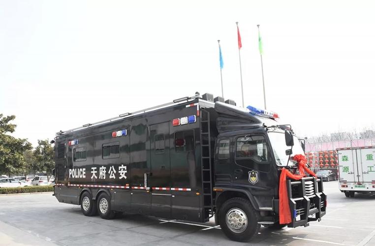 移动指挥车是根据公安特警系统特点和移动办公指挥的需求,开发设计的