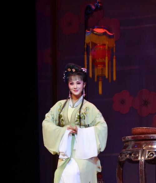 越剧女神裘丹莉怎么会嫁给潘前卫?"美女与野兽"如今幸福美满