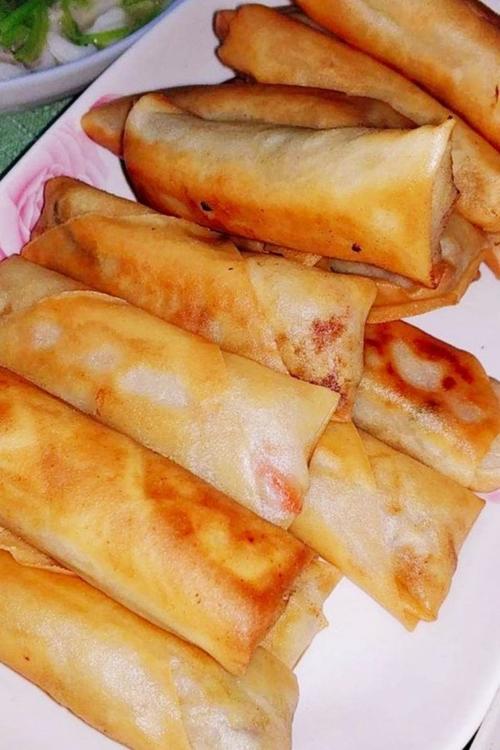  p>上海春卷是中国上海的一道传统小吃,属于沪菜系;春卷,又称春饼