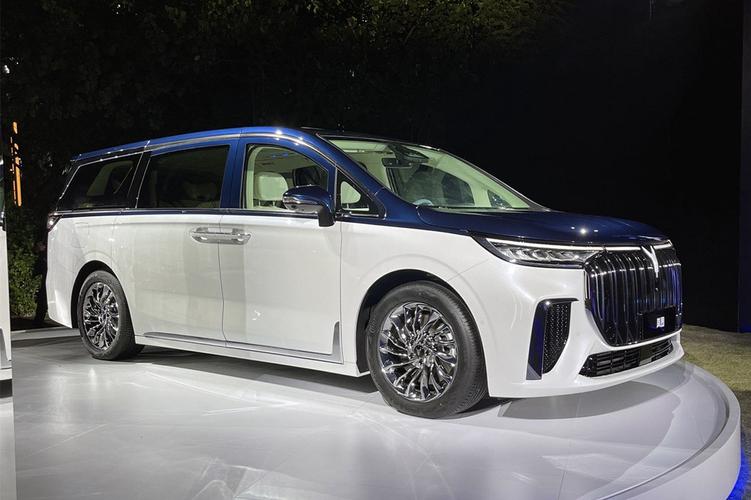 东风岚图全新mpv曝光,定名梦想家,4座布局,搭载增程式混动系统