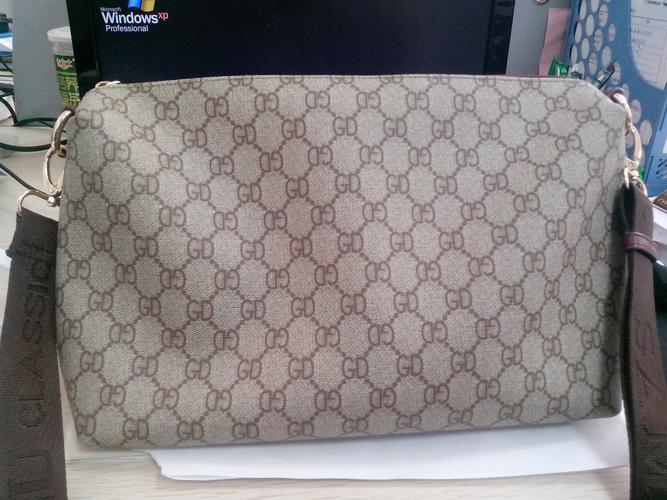 是个品牌吗?ps:某些粉丝们,千万别告诉我是韩国某队长的名字,拜托!