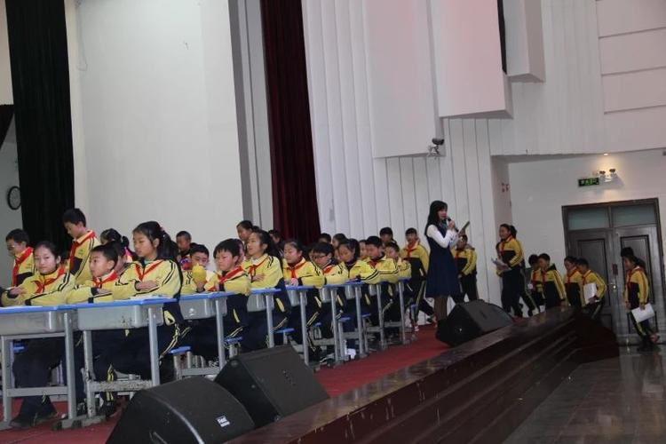 钟山区二小的齐敏老师在"隐身"在语文课堂,把主动权全部交给学生.