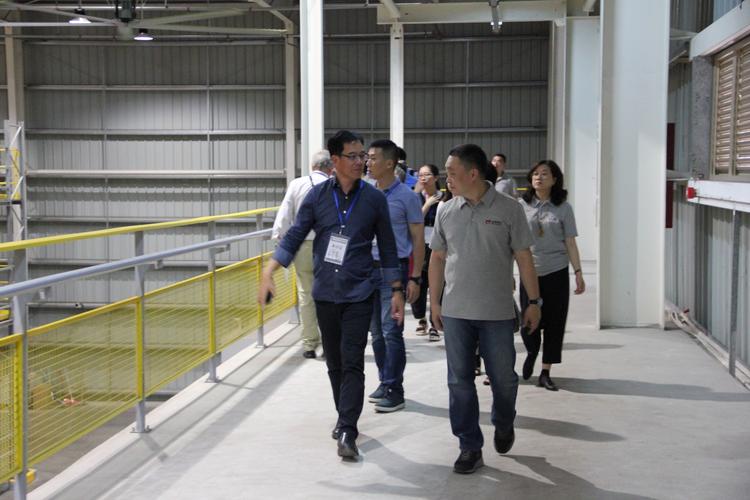 嘉荣超市公司领导一行莅临我司茶山物流中心参观考察