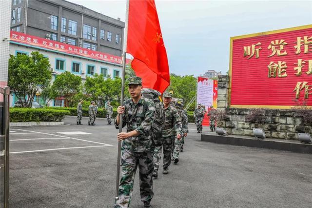 网易首页>网易号>正文申请入驻> 乐山市委常委,乐山军分区司令员