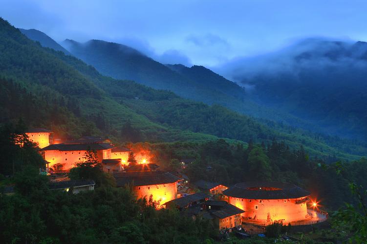 标题:福建土楼夜景