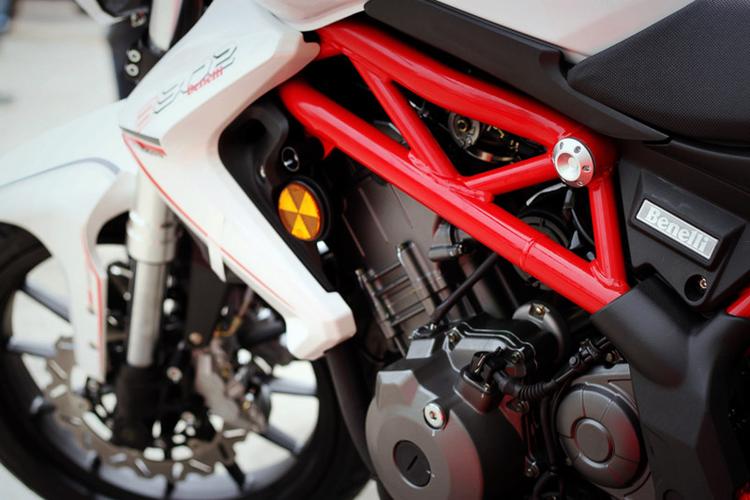 贝纳利蓝宝龙bj300gs山东成功上市首发