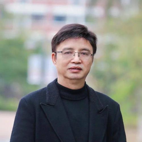 南宁市第三中学校长 韦屏山