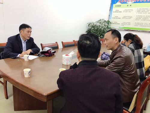 南雄市教育局局长田文斌到邓坊镇进行开学工作检查