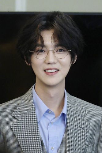 鹿晗俊美眼镜杀图片19