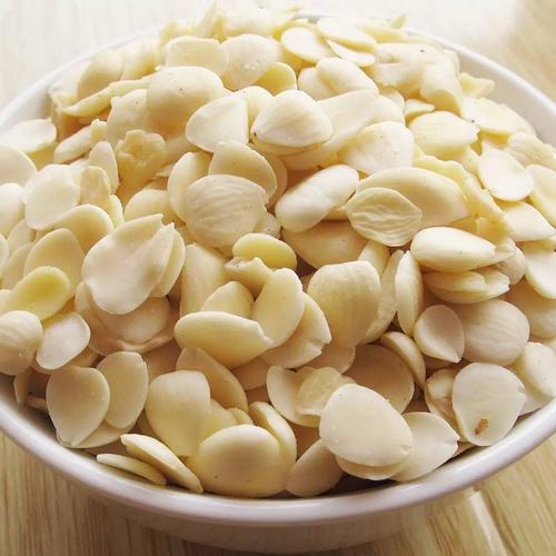 根据味道不同,杏仁有甜苦之分.南杏仁又名甜杏仁,不鼢.