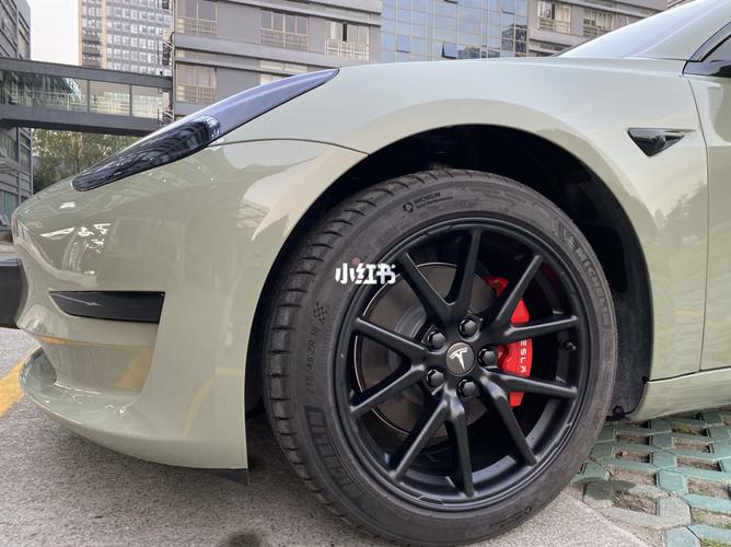 特斯拉model3 轮毂卡钳车身改色帅爆了_特斯拉怎么样