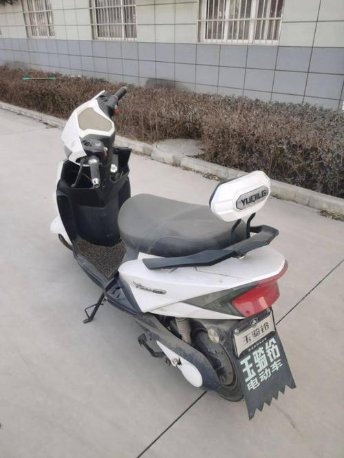 5,白色玉骑铃电动车4,红色天津邦一德三轮电动车3,红色新日三轮电动
