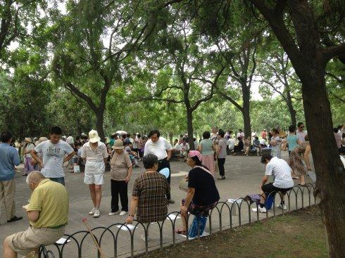 [转载]天坛相亲角 可怜父母心
