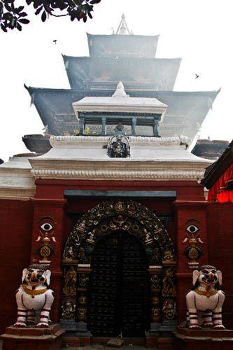 旧皇宫哈努宫门口