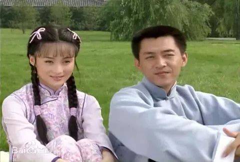 1998年,他还和蒋勤勤一起主演琼瑶剧《苍天有泪》 片中他饰演的完美男