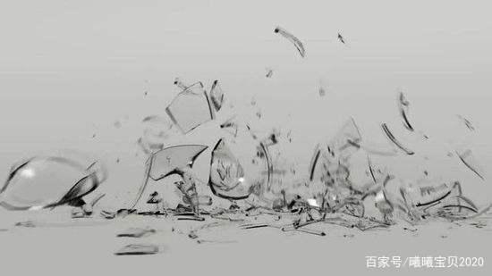 宝宝摔碎玻璃杯