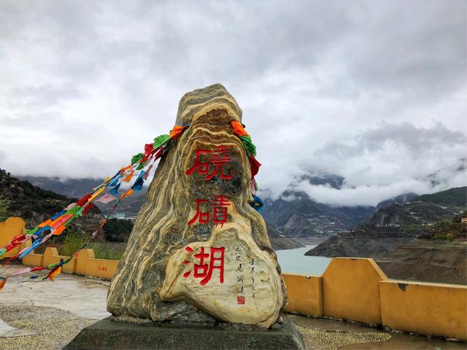 错过了达瓦更扎,遇见了夹金山.