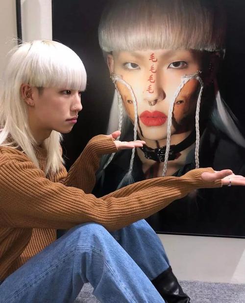 男生个性"狼头发型"