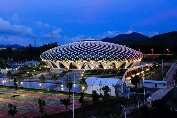 乒乓球, 篮球,羽毛球,游泳 开放时间:8月8日9:00-22:00 坪山体育中心