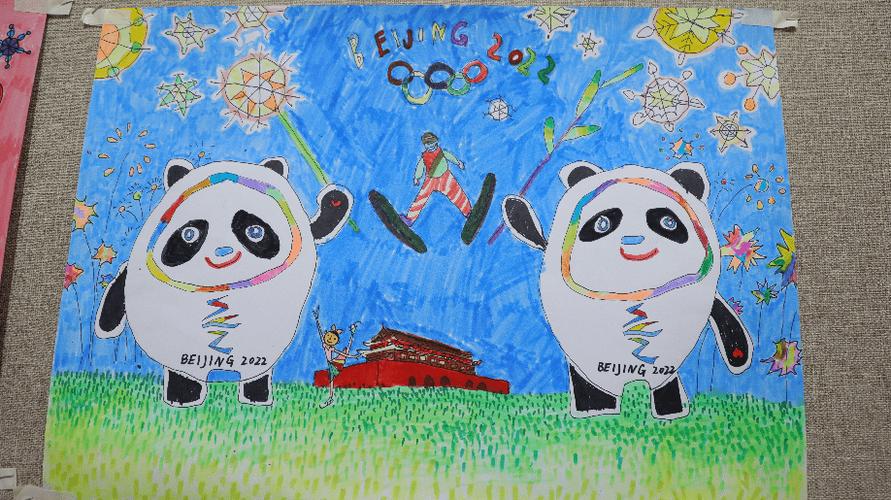 小画家们以独特的艺术视角,通过绘画的方式,用笔墨画卷展现家乡的