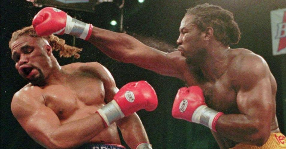 英雄迟暮,54岁的拳王刘易斯老了,但是女人缘还是很好!