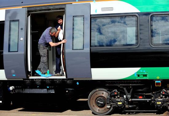 将在英国裁减1400多个职位,此前公司没有赢得一份建造火车合同的竞标