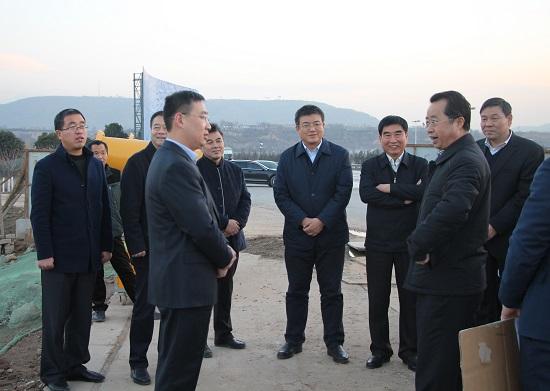 渭南市委书记陆治原一行深入渭东新城建设项目调研指导