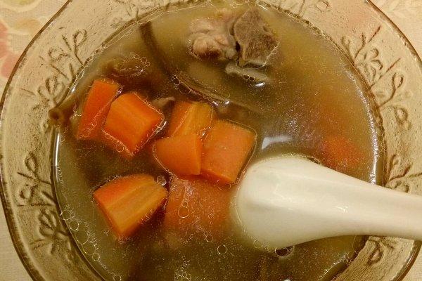 茶树菇胡萝卜排骨汤的做法