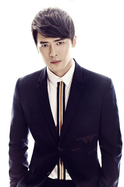 国内男明星付辛博帅气西装照片