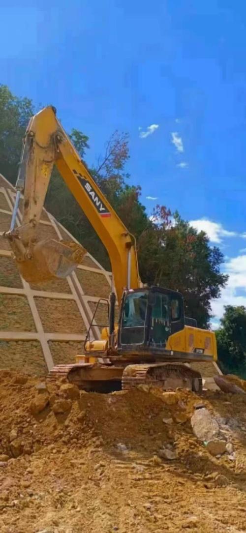 小型挖掘机的应用范围是没有地方可以使用小型挖掘机,小型挖掘机返回