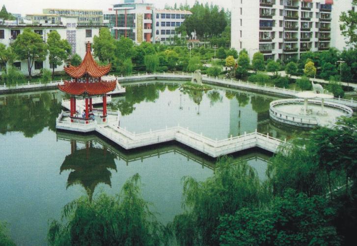 湖北潜江中学