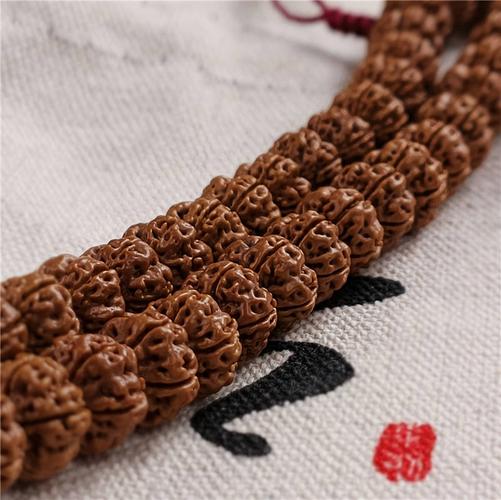 不同产地的,长出来的果子同样是小金刚,纹路形态却大有不同