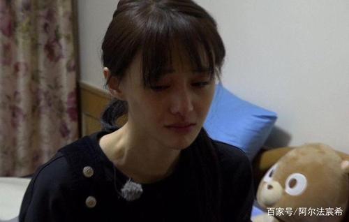 郑爽现状情绪低落,完全不敢回国,大量官司等着她解决