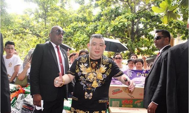 今年35岁,其实是马来西亚华人,人称"大马王子"