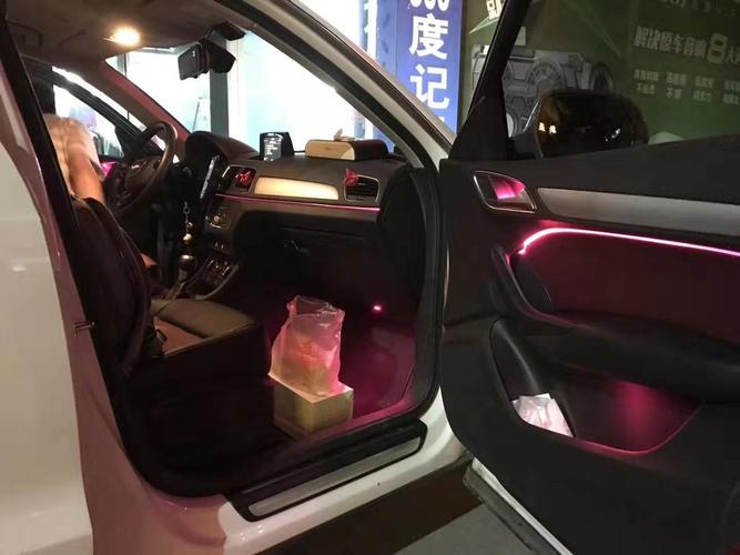 17款奥迪q3氛围灯