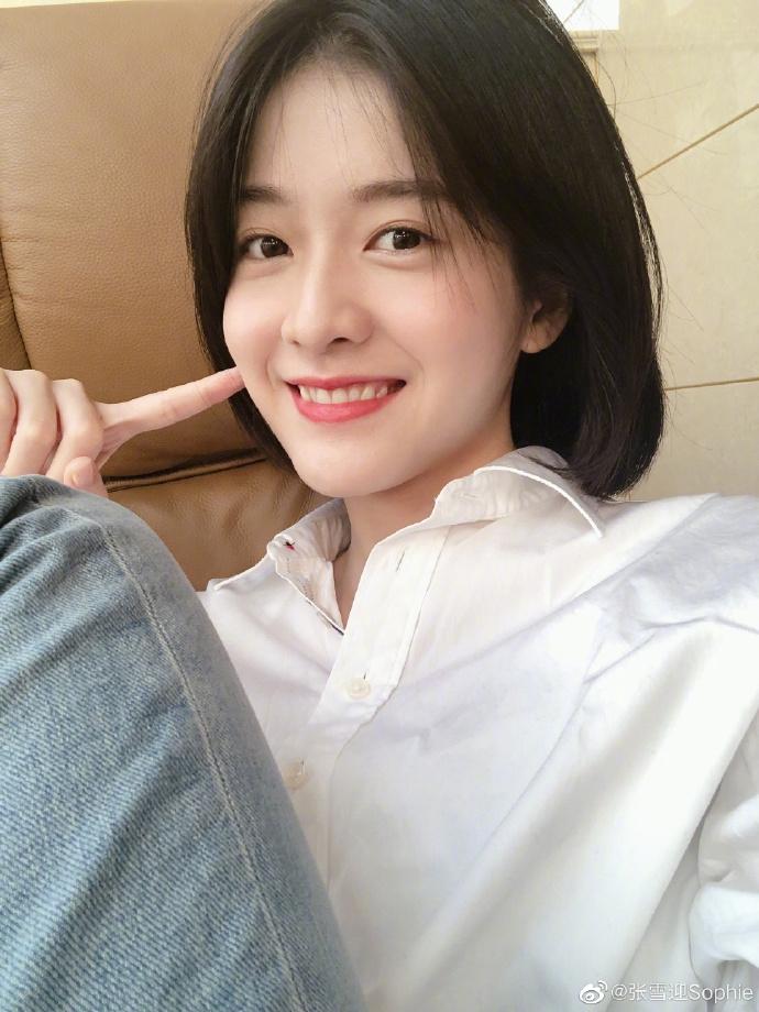 1 / 6 新浪娱乐讯 18日,张雪迎微博晒出一组近照,自曝疫情期间看了35