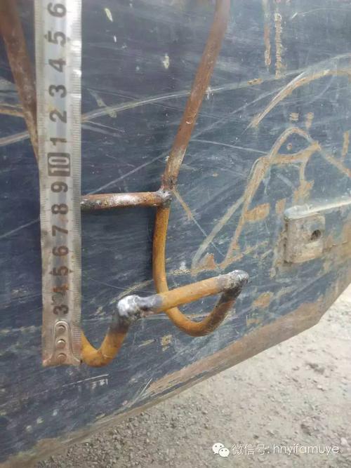 【 视角 】自制仔猪阉割架,看了视频你也学得会