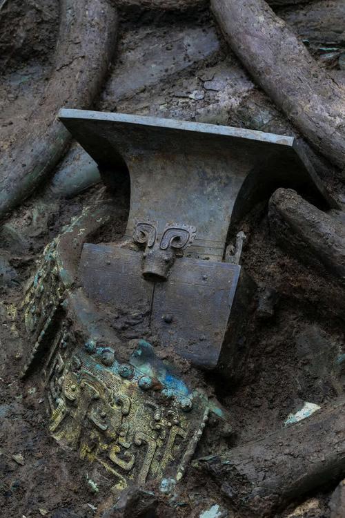 三星堆遗址"再惊天下" 现已出土重要文物500余件