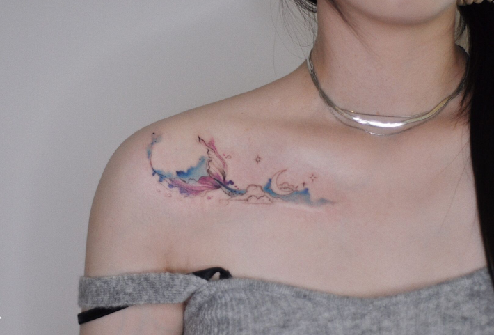 锁骨水彩美人鱼纹身设计 小清新锁骨纹身女