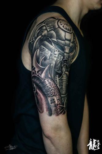 大臂欧美生物系列风格黑灰纹身
