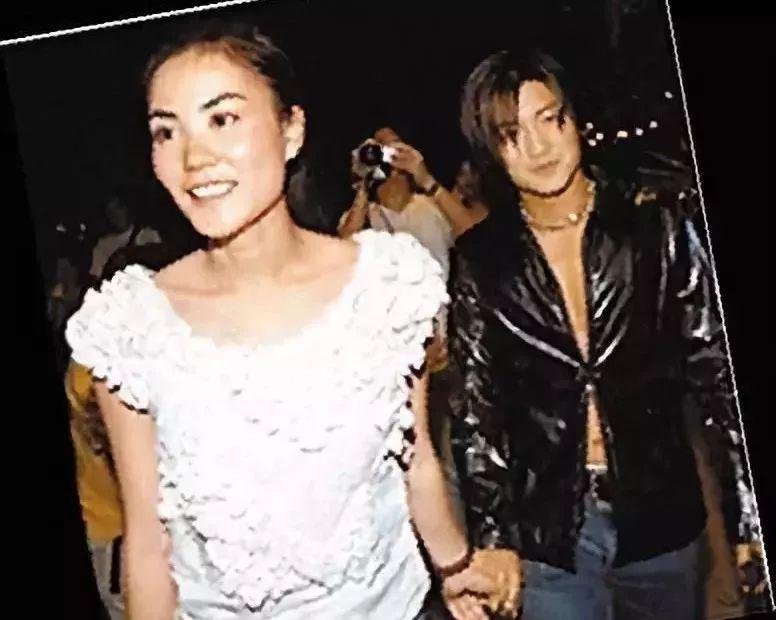 2000年,电影《花样年华》庆功宴后,谢霆锋和王菲牵手离场, 娱乐圈最最