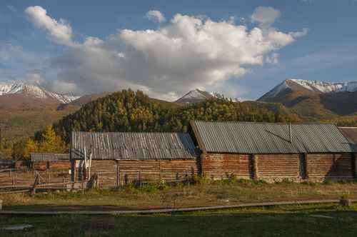 其它 镜头下的边陲小镇--白哈巴 写美篇  白哈巴隶属于新疆阿勒泰市