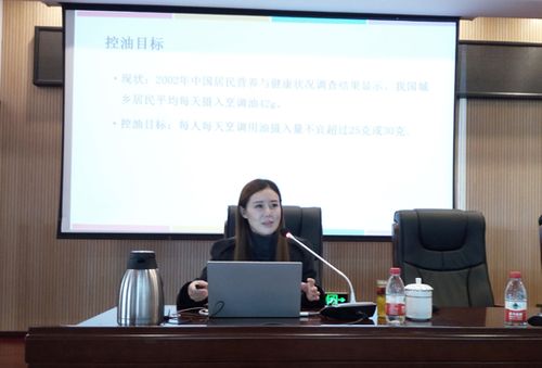 体检科主任肖雪为大家讲解健康知识