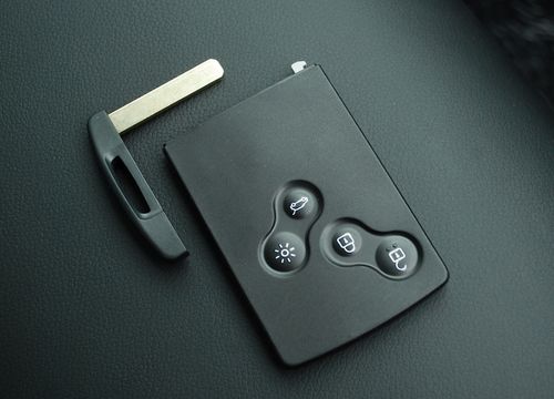 我一直觉得雷诺的卡片钥匙,以及现在雷克萨斯的卡片钥匙很漂亮.