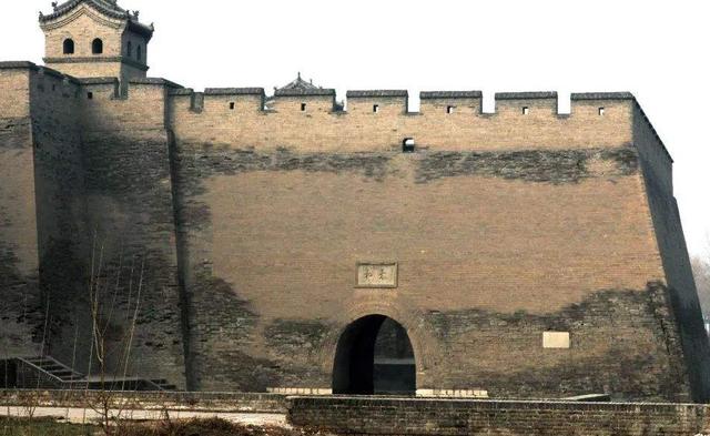 古代易守难攻的城墙,修建时为何会留城门,直接封死不