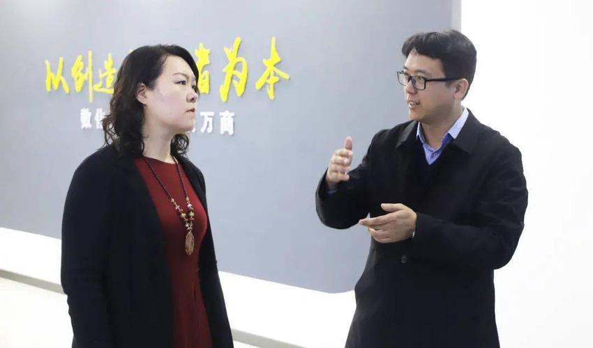 淄川区委副书记,区长周婷来齐鲁云商调研指导工作