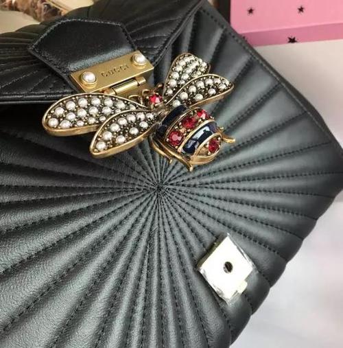 女士时尚轻奢气质精美轻盈复古拼色玛格丽特皇后蜜蜂水钻彩色绗缝竹节